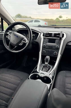 Седан Ford Fusion 2015 в 