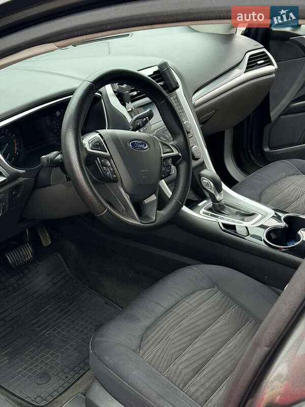 Седан Ford Fusion 2015 в Балті