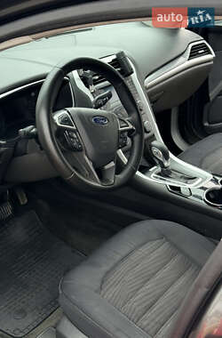 Седан Ford Fusion 2015 в 