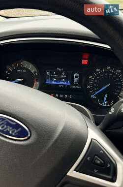Седан Ford Fusion 2015 в 
