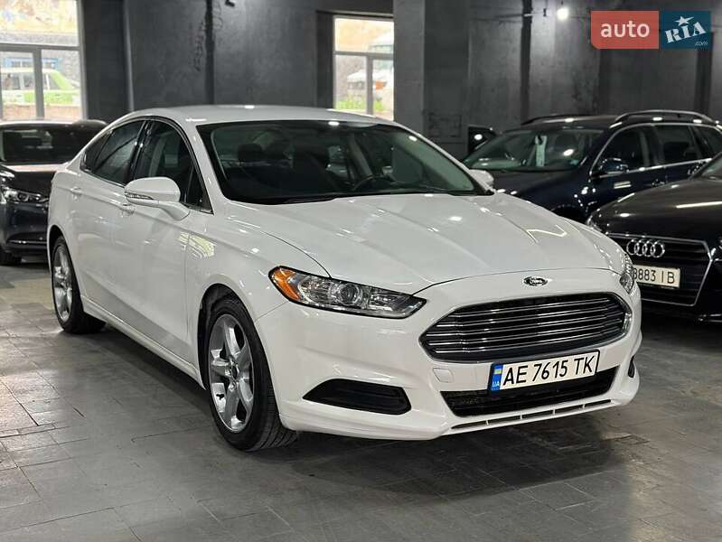 Седан Ford Fusion 2015 в Львові