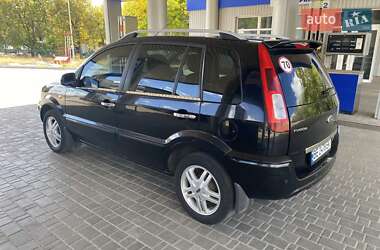 Хэтчбек Ford Fusion 2011 в 