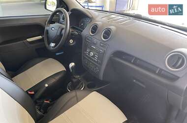 Хэтчбек Ford Fusion 2011 в 