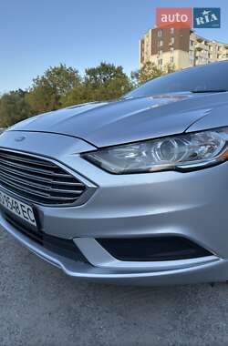 Седан Ford Fusion 2016 в 
