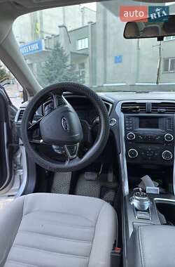 Седан Ford Fusion 2016 в 