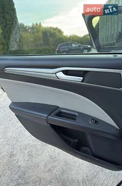 Седан Ford Fusion 2016 в 