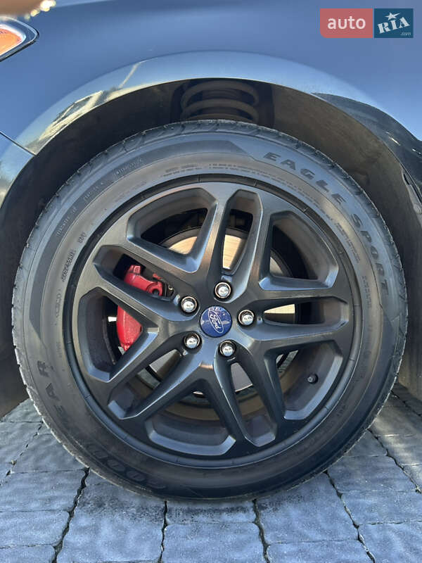 Седан Ford Fusion 2013 в Львові
