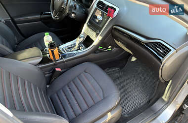 Седан Ford Fusion 2013 в 