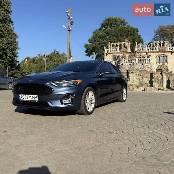 Седан Ford Fusion 2018 в 