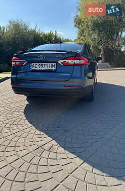 Седан Ford Fusion 2018 в 