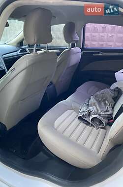 Седан Ford Fusion 2017 в 