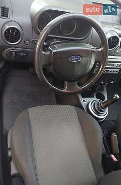 Хетчбек Ford Fusion 2004 в 