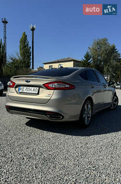 Седан Ford Fusion 2015 в 
