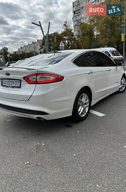 Седан Ford Fusion 2015 в 