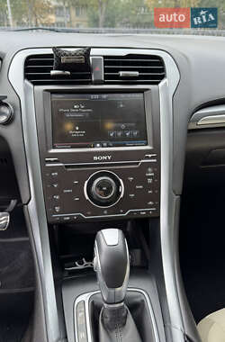 Седан Ford Fusion 2015 в 