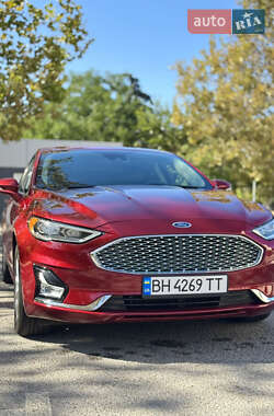 Седан Ford Fusion 2019 в 