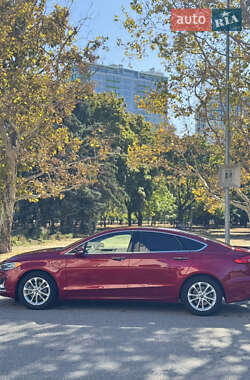 Седан Ford Fusion 2019 в 