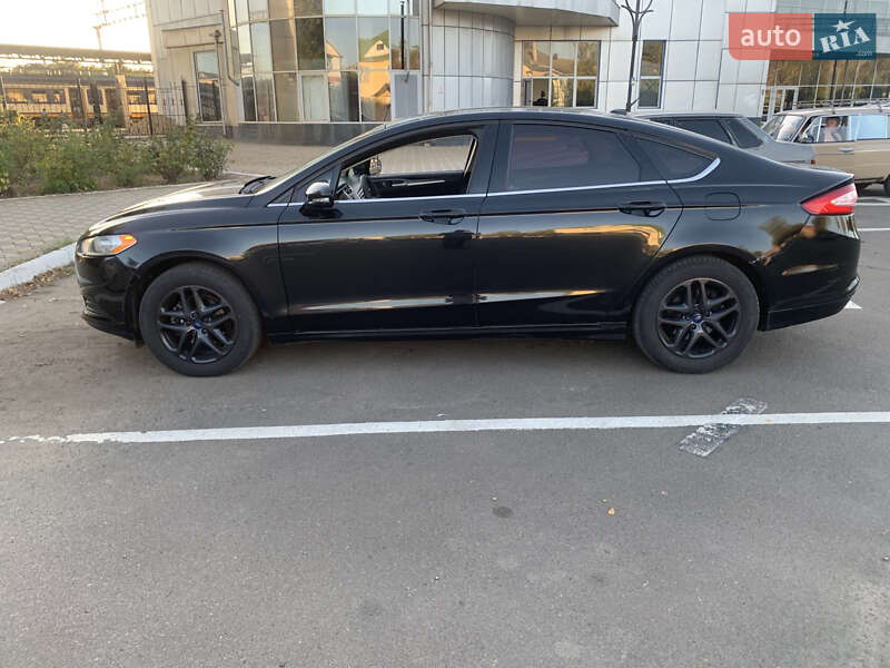 Седан Ford Fusion 2014 в Раздельной