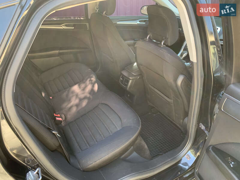 Седан Ford Fusion 2014 в Раздельной