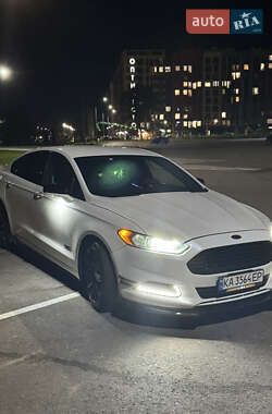 Седан Ford Fusion 2015 в 