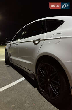 Седан Ford Fusion 2015 в 