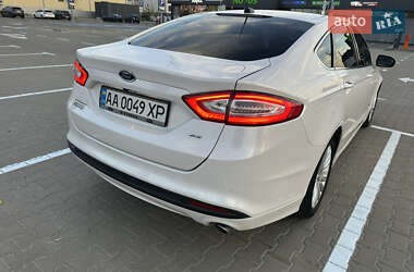 Седан Ford Fusion 2016 в 