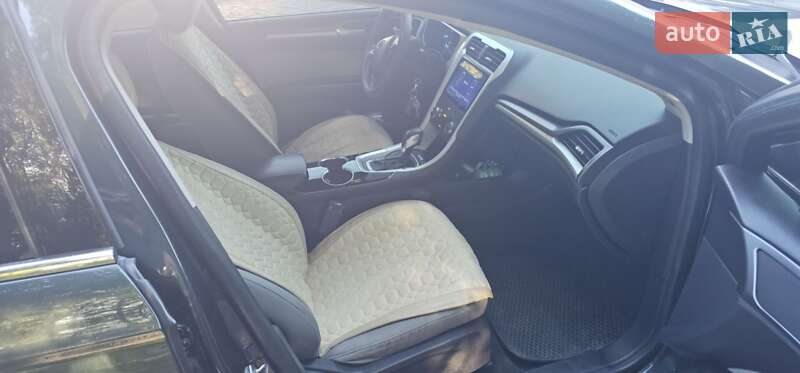 Седан Ford Fusion 2014 в Чернівцях