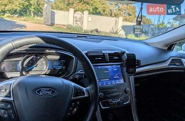 Седан Ford Fusion 2019 в 