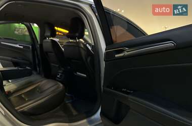 Седан Ford Fusion 2016 в 