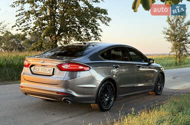 Седан Ford Fusion 2013 в 