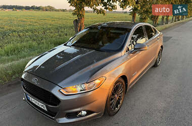 Седан Ford Fusion 2013 в 