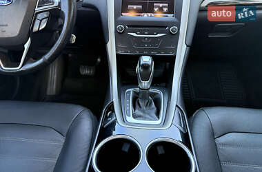 Седан Ford Fusion 2013 в 
