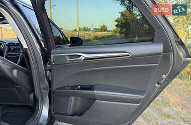 Седан Ford Fusion 2013 в 