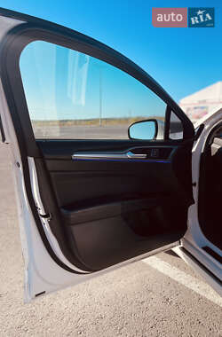 Седан Ford Fusion 2014 в 