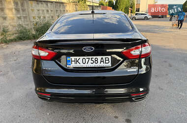 Седан Ford Fusion 2015 в 