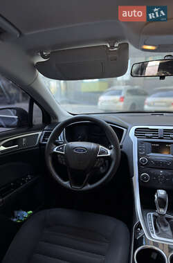 Седан Ford Fusion 2013 в 