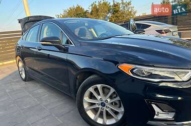 Седан Ford Fusion 2019 в 