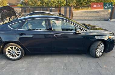 Седан Ford Fusion 2019 в 