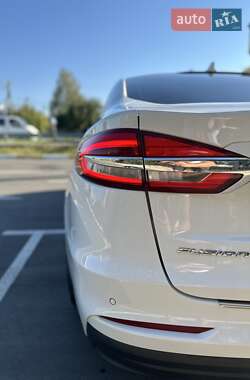Седан Ford Fusion 2019 в 