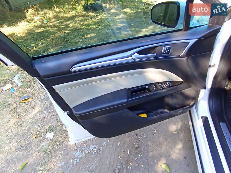 Седан Ford Fusion 2015 в Миколаєві