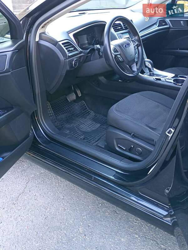 Седан Ford Fusion 2013 в Глобиному