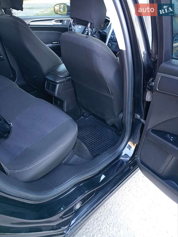 Седан Ford Fusion 2013 в Глобиному