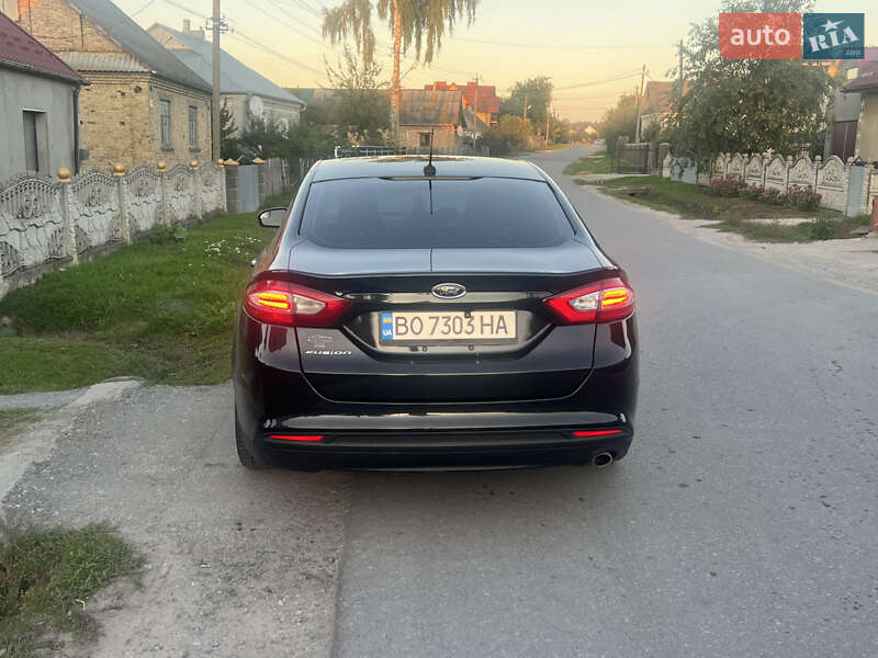 Седан Ford Fusion 2013 в Кременці