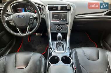 Седан Ford Fusion 2013 в 