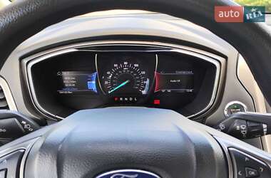 Седан Ford Fusion 2016 в 