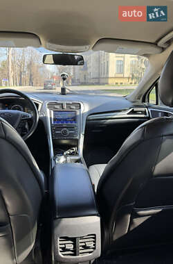 Седан Ford Fusion 2016 в 