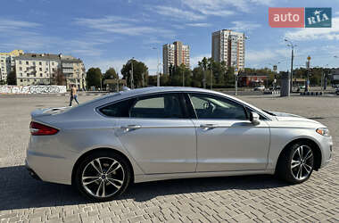 Седан Ford Fusion 2018 в 