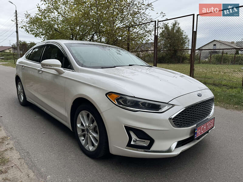 Седан Ford Fusion 2019 в Києві