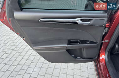 Седан Ford Fusion 2013 в 