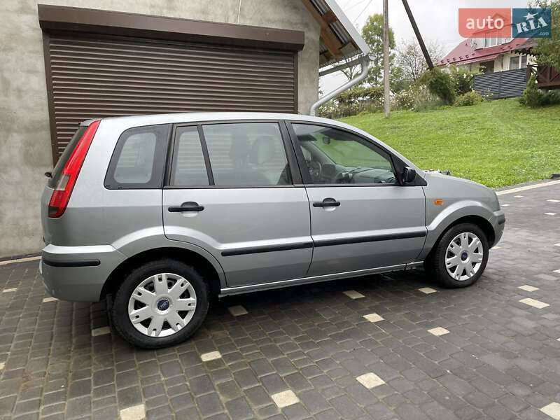 Хэтчбек Ford Fusion 2005 в Косове